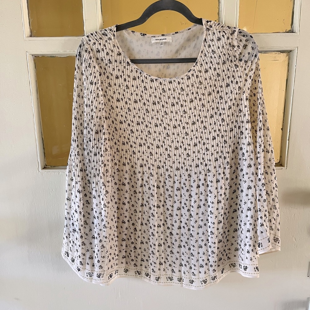 Flowy cream colored flower top